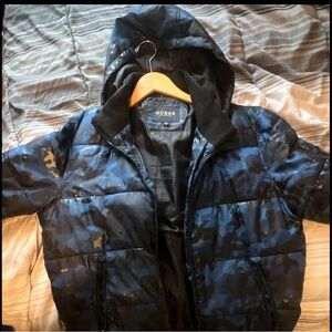 GUESS Men’s Hooded Camo Puffer Jacket – XL – Winter Coat